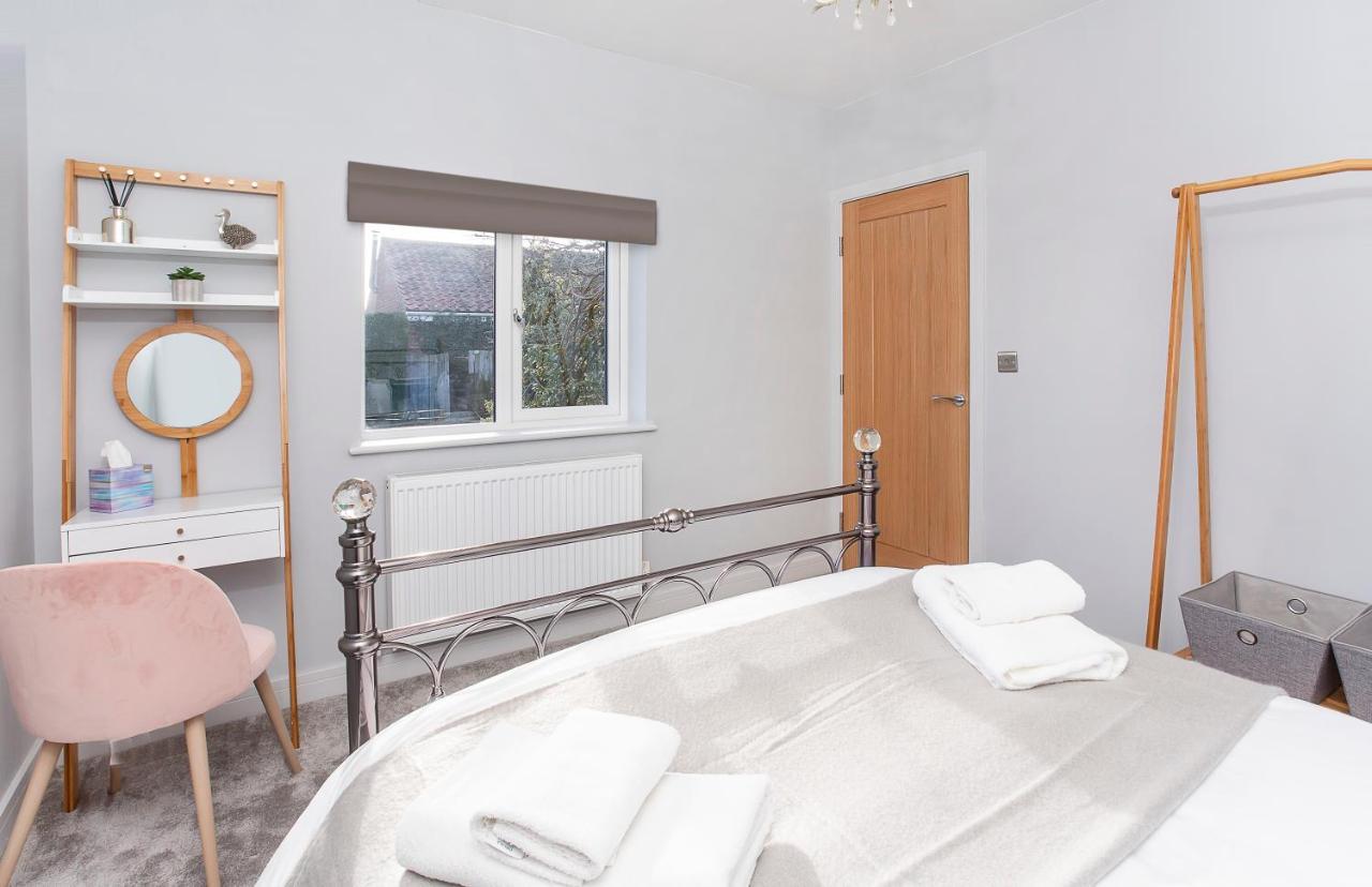 The Luxury Potting Shed With Free Parking! Apartment York Exterior photo
